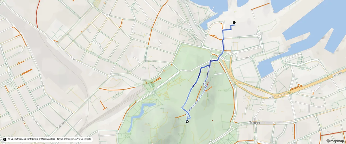 Tallinn's rated paths coloured by surface condition, with one wheelchair journey drawn twice across Kadriorg park: a solid route keeping to smooth paths and a dashed one crossing orange bad-rated streets on its way to the harbour.